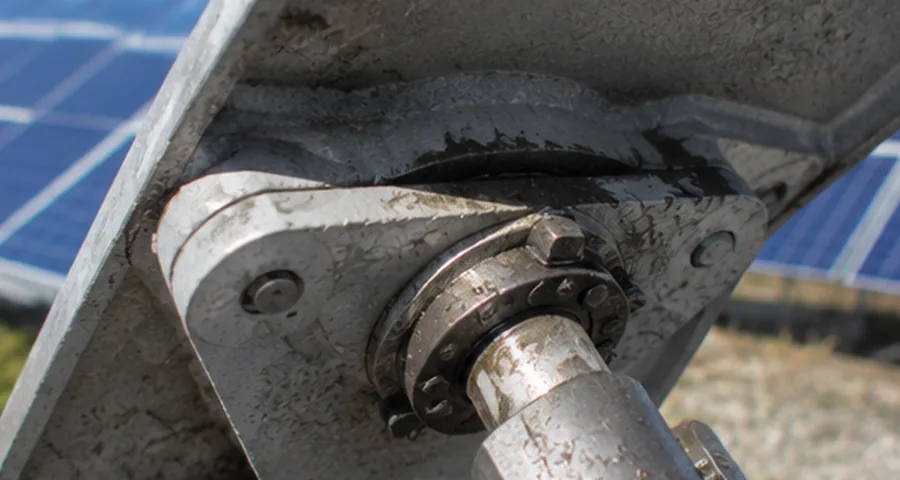 Schmierstelle an einem Lager mit Schmiernippel – typische Schmierstelle in einer Anlage für erneuerbare Energien